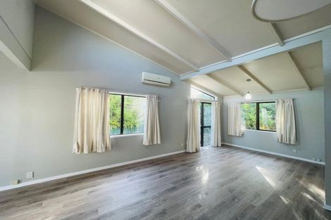 Photo of property in 30 Mannering Place, Hillcrest, Auckland, 0627