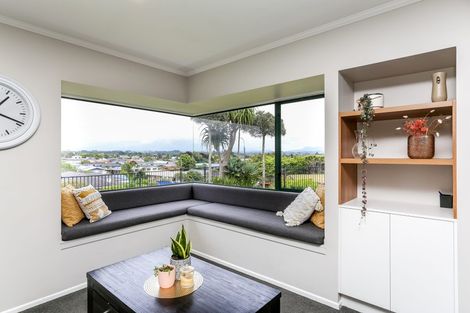 Photo of property in 9 Sandel Rise, Merrilands, New Plymouth, 4312