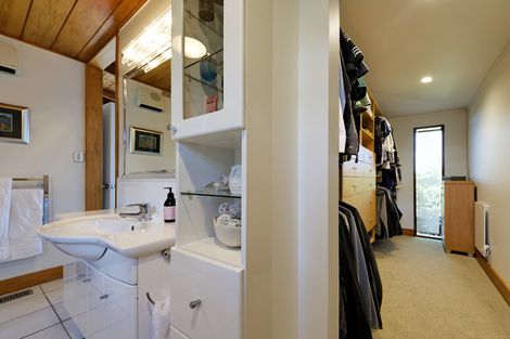 Photo of property in 146 Cliff View Drive, Green Bay, Auckland, 0604