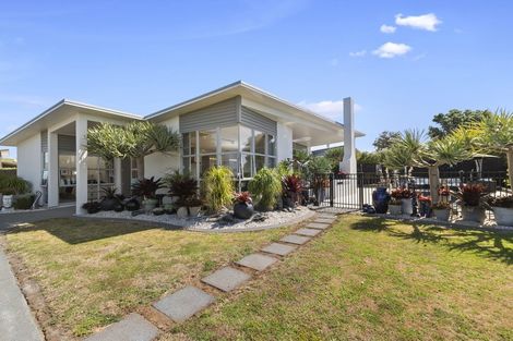 Photo of property in 4 Paraoa Crescent, Omaha, Warkworth, 0986