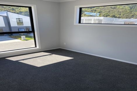 Photo of property in 4 Gloaming Lane, Wallaceville, Upper Hutt, 5018