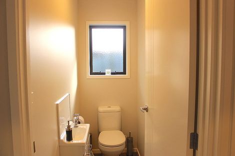 Photo of property in 8a Montague Grove, Stratford, 4332