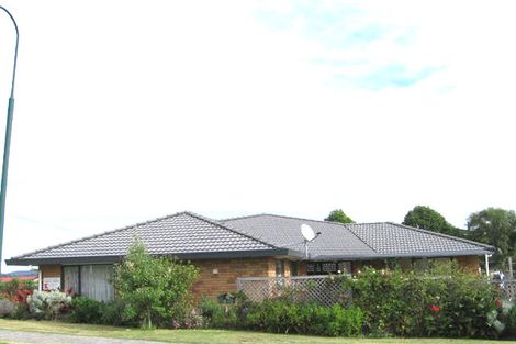 Photo of property in 2 Roy Maloney Drive, Henderson, Auckland, 0612