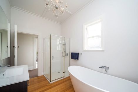 Photo of property in 25 Mount Edgcumbe Street, New Plymouth, 4310