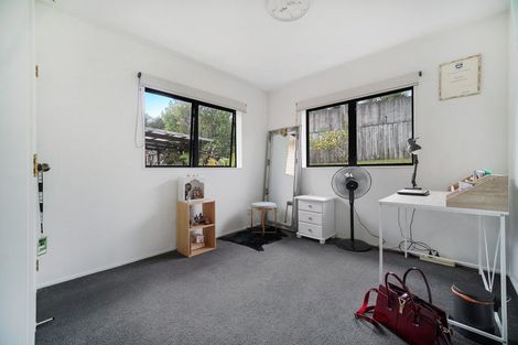 Photo of property in 12 Ginders Drive, Massey, Auckland, 0614