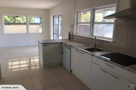 Photo of property in 104 Archibald Road, Kelston, Auckland, 0602