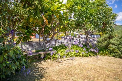 Photo of property in 6 Runanga Grove, Waikanae, 5036
