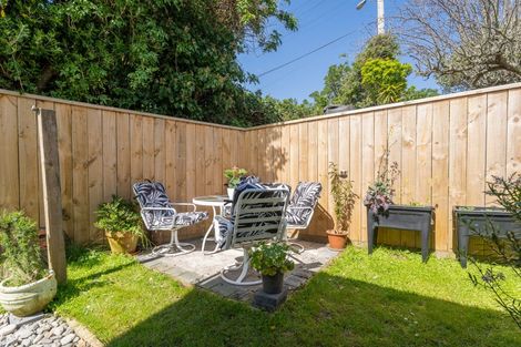 Photo of property in 3a Roberts Street, Tawa, Wellington, 5028