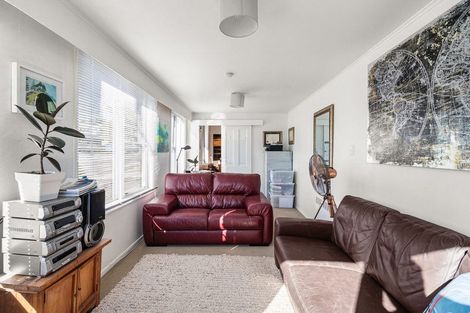 Photo of property in 28 Carrington Street, New Plymouth, 4310