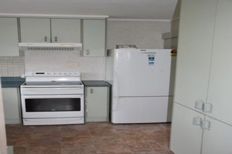 Photo of property in 25 Yeovil Road, Te Atatu Peninsula, Auckland, 0610