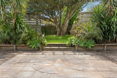 Photo of property in 27 Rospeath Crescent, Spotswood, New Plymouth, 4310