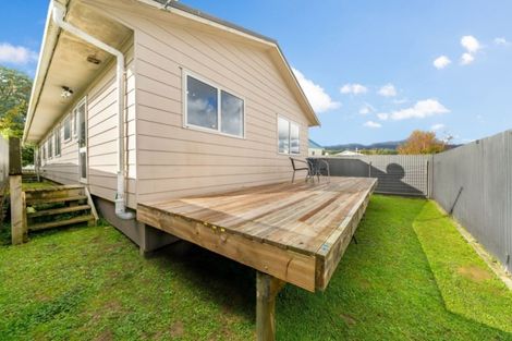 Photo of property in 32a Aniseed Grove, Timberlea, Upper Hutt, 5018