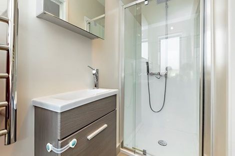 Photo of property in 28/11 Ray Small Drive, Papakura, 2110