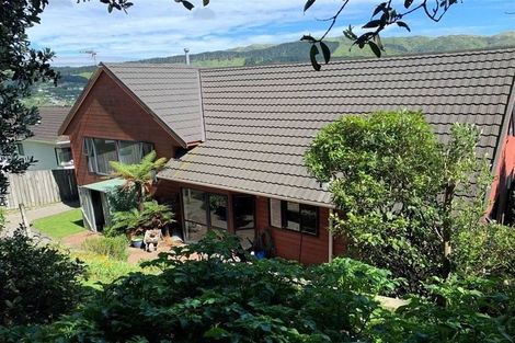 Photo of property in 99 Woodman Drive, Tawa, Wellington, 5028