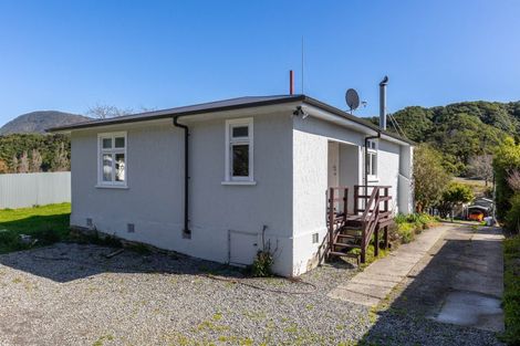 Photo of property in 49 Hampden Street, Picton, 7220