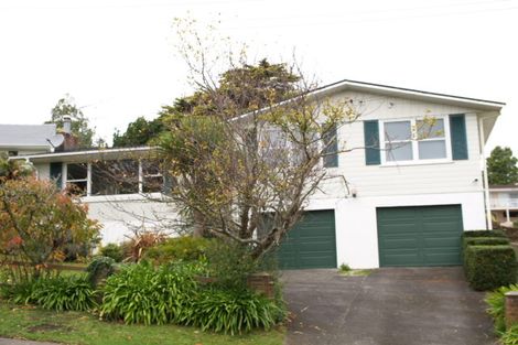 Photo of property in 10 Liston Crescent, Cockle Bay, Auckland, 2014