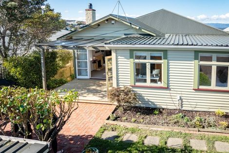Photo of property in 97 Creswick Terrace, Northland, Wellington, 6012