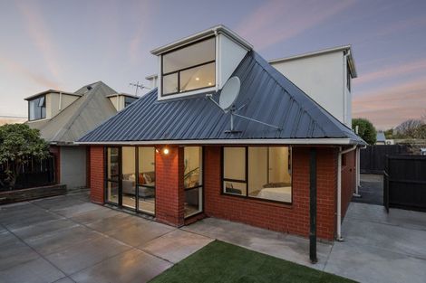 Photo of property in 2/49 Searells Road, Strowan, Christchurch, 8052