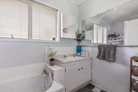 Photo of property in 2/15a Oates Road, Glen Eden, Auckland, 0602