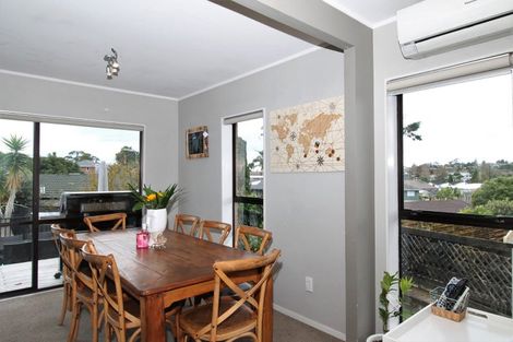 Photo of property in 8 La Perouse Street, Botany Downs, Auckland, 2010