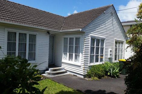 Photo of property in 84 Ocean View Road, Northcote, Auckland, 0627
