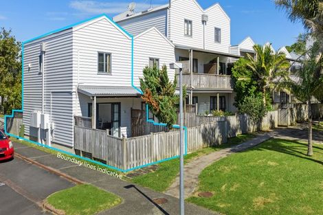 Photo of property in 1/8 Carolina Place, Albany, Auckland, 0632