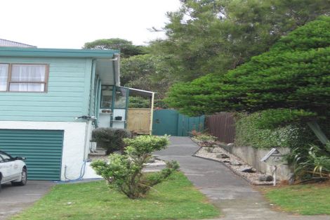 Photo of property in 74 Stewart Drive, Newlands, Wellington, 6037