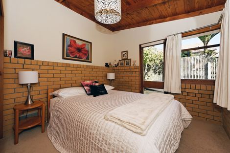 Photo of property in 146 Cliff View Drive, Green Bay, Auckland, 0604