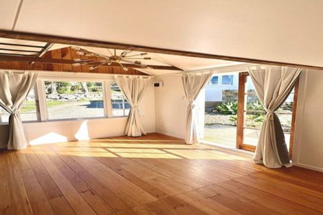 Photo of property in 20 Mcfarlane Street, Oakura, 4314