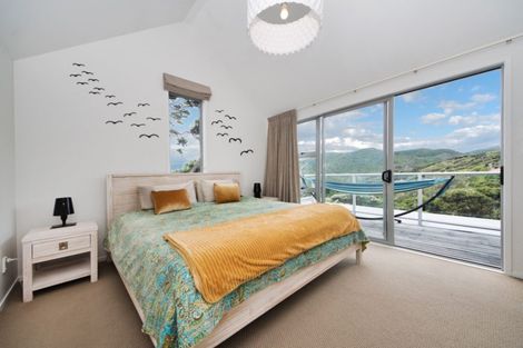 Photo of property in 21 Rayner Road, Piha, New Lynn, 0772