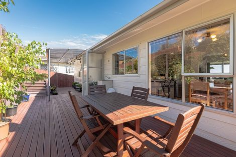 Photo of property in 56 Colchester Crescent, Newlands, Wellington, 6037