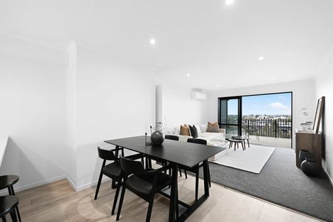 Photo of property in 1/12 Ruakiwi Road, Hamilton Lake, Hamilton, 3204