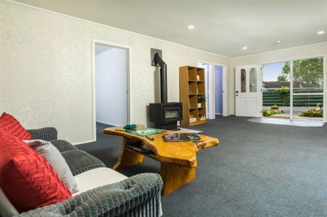 Photo of property in 39 Larissa Avenue, Henderson, Auckland, 0610