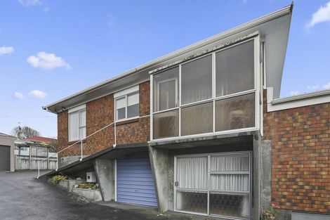 Photo of property in 2/305 Devon Street West, New Plymouth, 4310