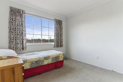 Photo of property in 65 Aviemore Drive, Highland Park, Auckland, 2010