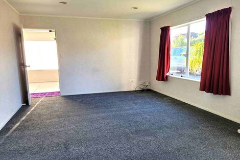 Photo of property in 14 Lanier Place, Glendene, Auckland, 0602