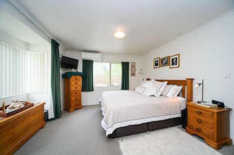 Photo of property in 63 Pacific Drive, Fitzherbert, Palmerston North, 4410