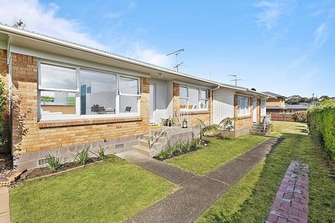 Photo of property in 2/5 Otakau Road, Milford, Auckland, 0620