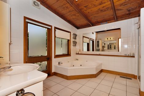 Photo of property in 146 Cliff View Drive, Green Bay, Auckland, 0604