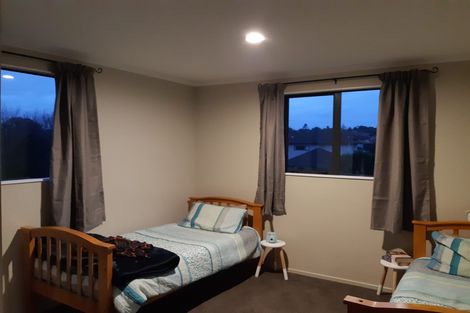 Photo of property in 32 Misty Valley Drive, Henderson, Auckland, 0612