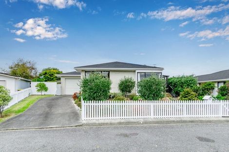 Photo of property in 2 Malfroy Lane, Raumati Beach, Paraparaumu, 5032
