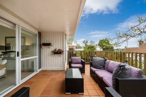 Photo of property in 19 Agincourt Street, Glenfield, Auckland, 0629