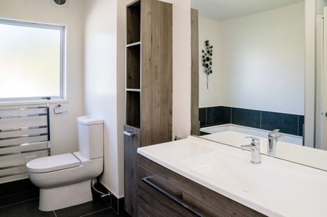 Photo of property in 4a Dart Place, Fernhill, Queenstown, 9300