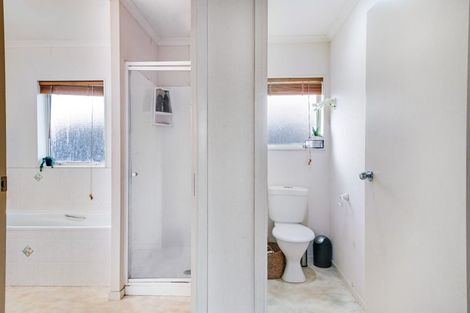 Photo of property in 12 Emmerdale Avenue, Papakura, 2110