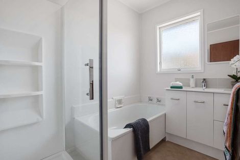 Photo of property in 1/52 Galsworthy Place, Bucklands Beach, Auckland, 2014