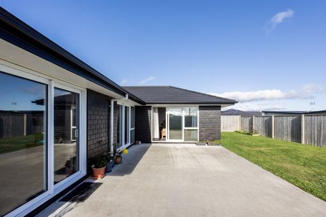 Photo of property in 47 Atlantic Drive, Fitzherbert, Palmerston North, 4410