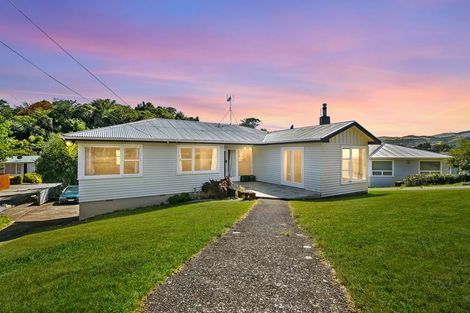 Photo of property in 38 Larsen Crescent, Tawa, Wellington, 5028