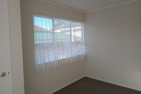 Photo of property in 40 Farquhar Road, Glendene, Auckland, 0602