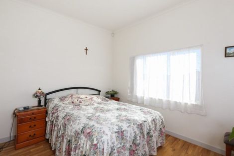 Photo of property in 6 Brashier Circle, Sunnyvale, Auckland, 0612