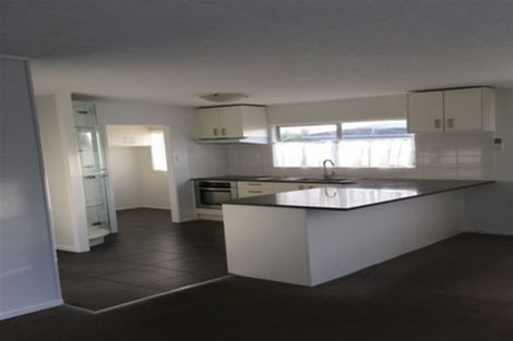 Photo of property in 2 Silverstone Place, Henderson, Auckland, 0612